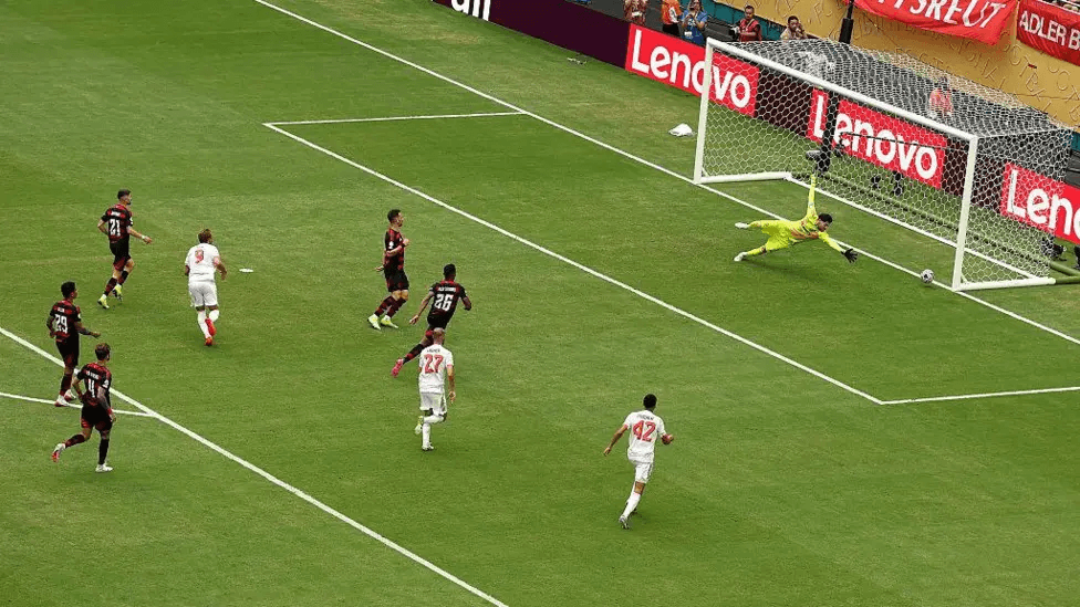 Kane stars in 4-2 win to send Bayern past Flamengo